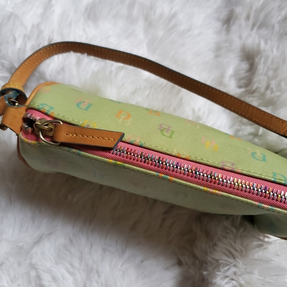 Dooney & Bourke mini barrel bag celery rainbow monogram - Picture 3 of 10